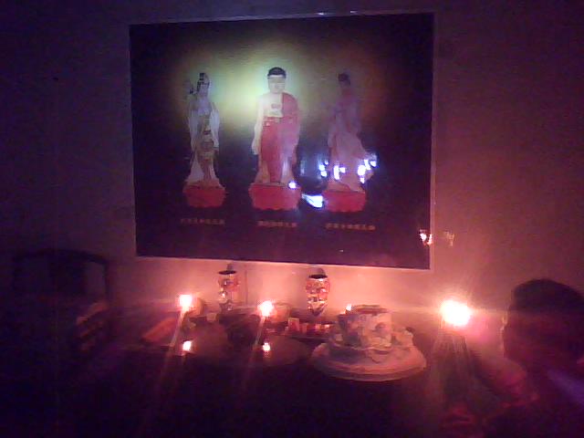 观音圣诞日家中佛堂佛菩萨显灵大放异彩-学佛